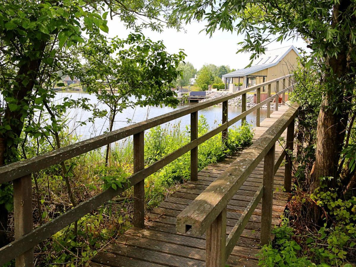 Vakantiehuis Modern On The Water In A National Park Tholen